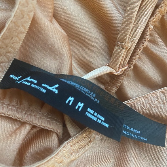 Urban Outfitters out from under crop top - Picture 4 of 4